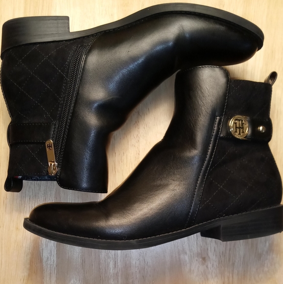 Tommy Hilfiger Isleen Black Chelsea Ankle Boots size 8.5 - Picture 2 of 5